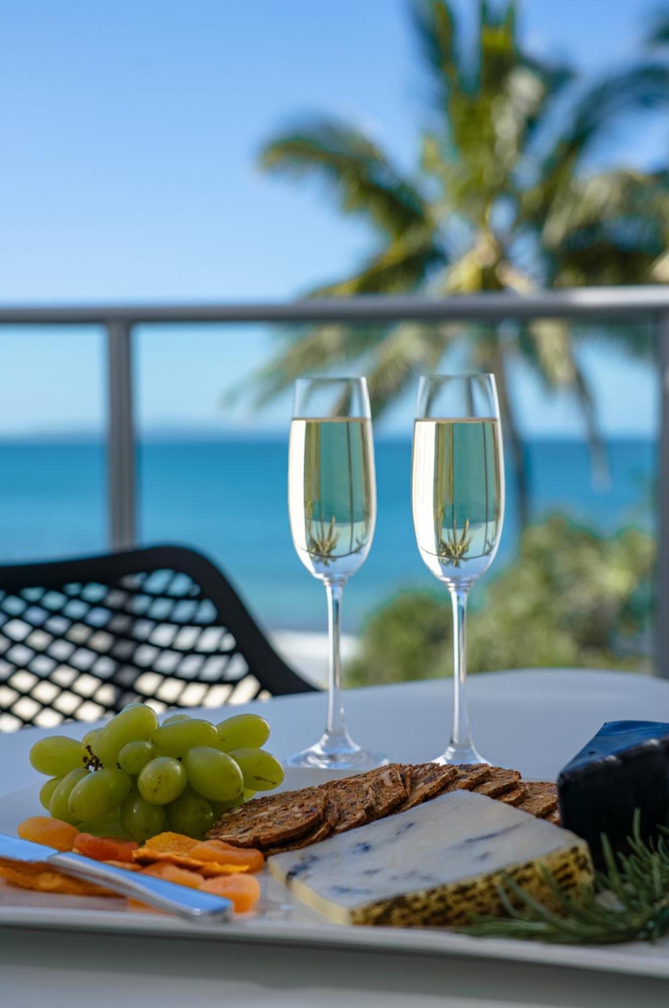On The Beach Noosa Resort Luaran gambar